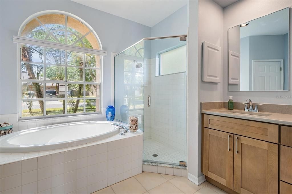 Activo con contrato: $490,000 (4 camas, 3 baños, 2082 Pies cuadrados)