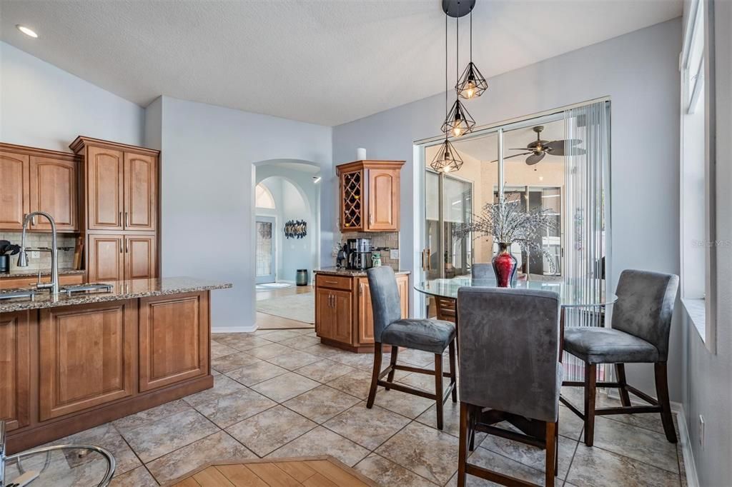 Activo con contrato: $490,000 (4 camas, 3 baños, 2082 Pies cuadrados)