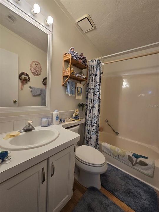 待售: $214,000 (2 贝兹, 2 浴室, 1366 平方英尺)