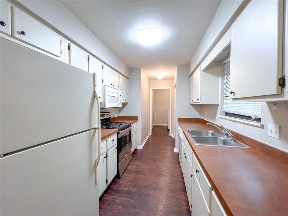 For Rent: $2,150 (3 beds, 2 baths, 1390 Square Feet)
