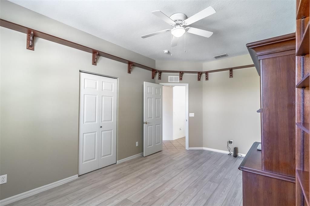 For Sale: $264,900 (3 beds, 2 baths, 1910 Square Feet)