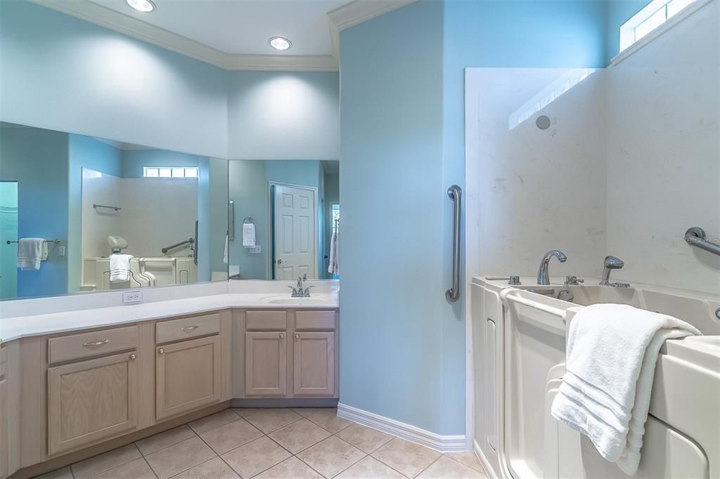 For Sale: $264,900 (3 beds, 2 baths, 1910 Square Feet)