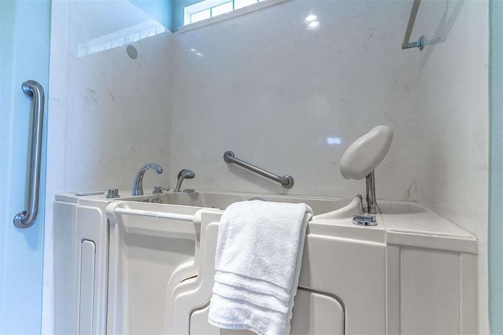 For Sale: $264,900 (3 beds, 2 baths, 1910 Square Feet)