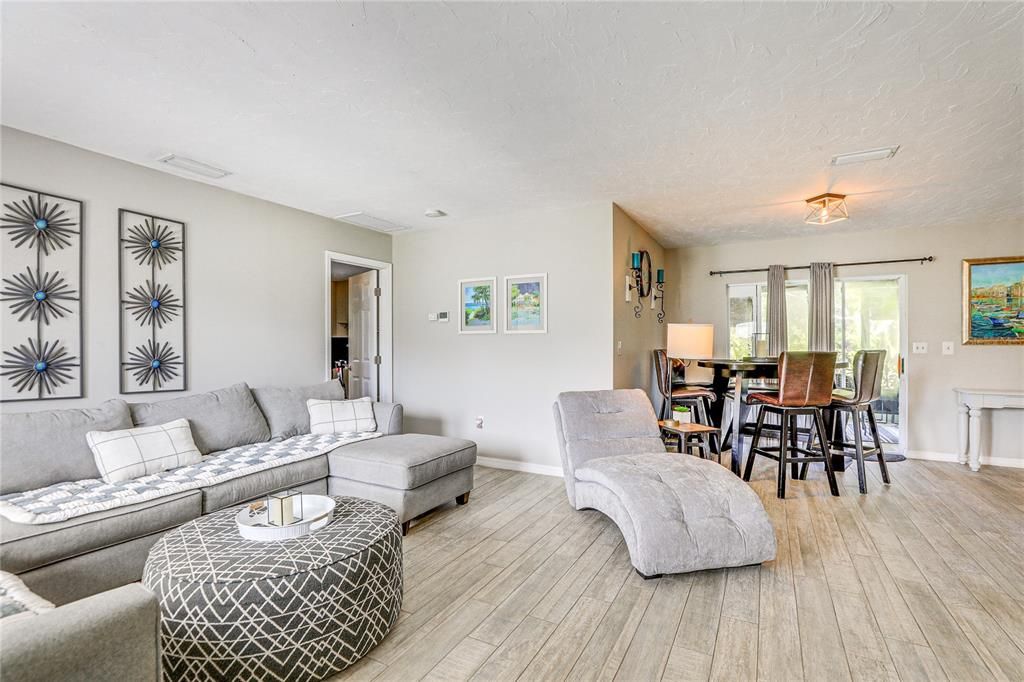 En Venta: $489,900 (2 camas, 2 baños, 1380 Pies cuadrados)