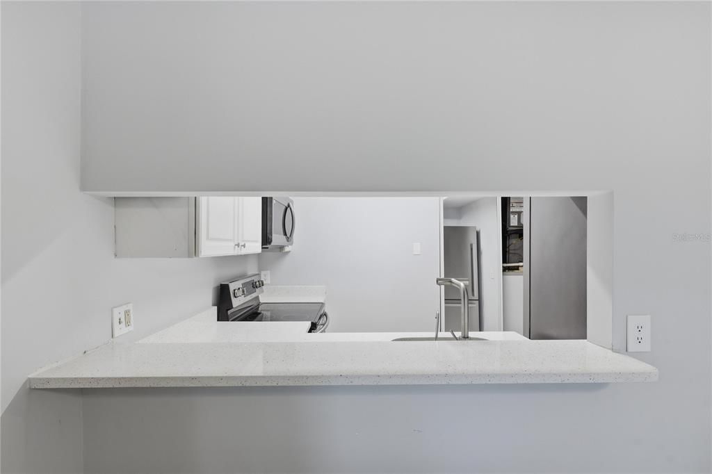 For Sale: $174,900 (1 beds, 1 baths, 680 Square Feet)