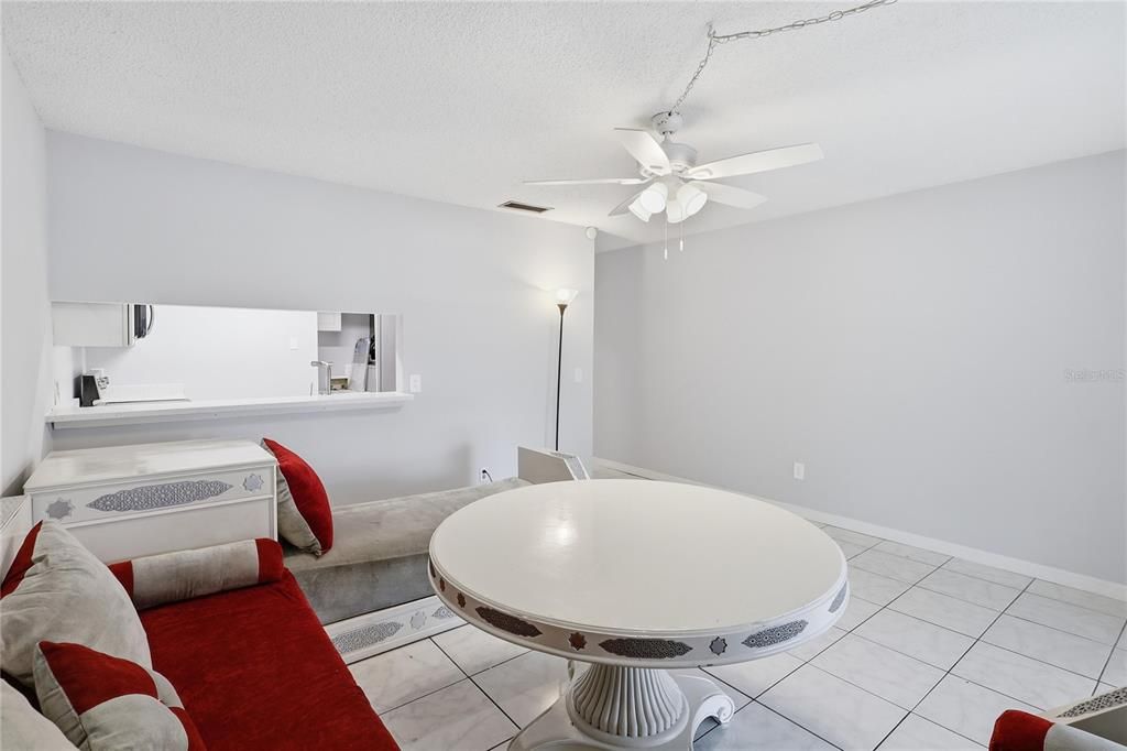 For Sale: $174,900 (1 beds, 1 baths, 680 Square Feet)