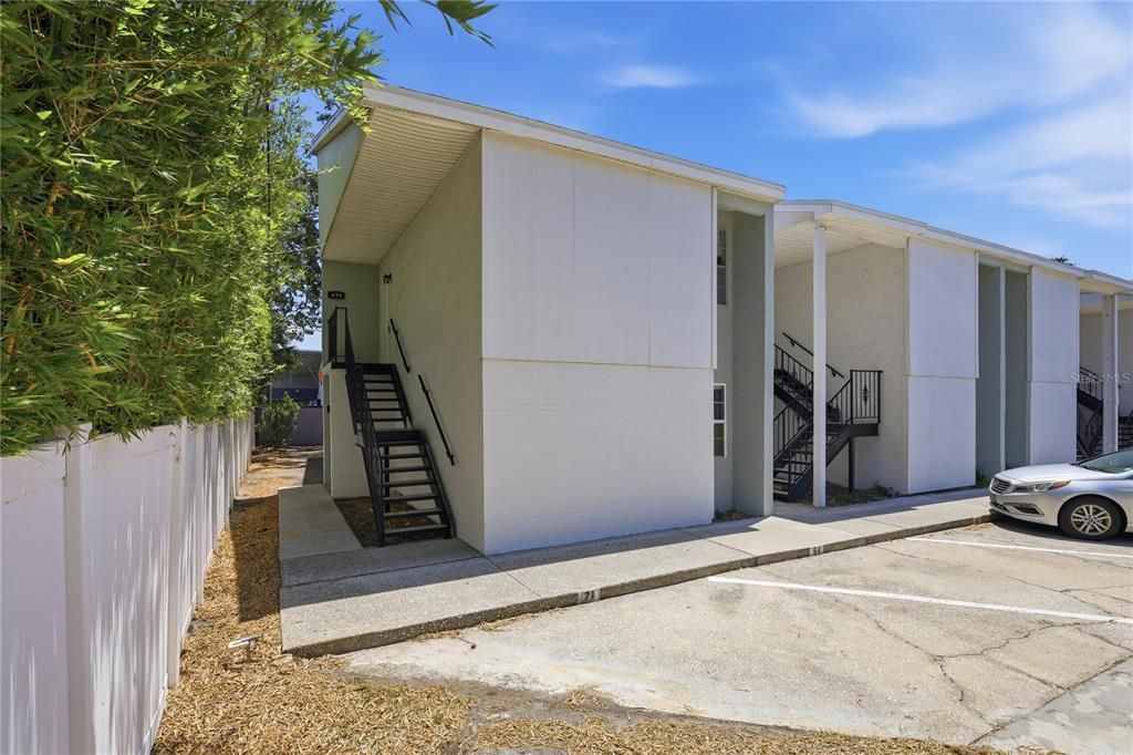 For Sale: $174,900 (1 beds, 1 baths, 680 Square Feet)