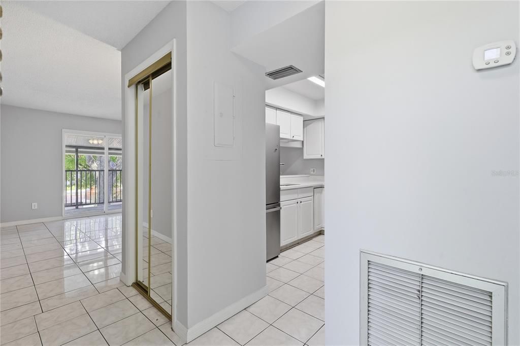 For Sale: $174,900 (1 beds, 1 baths, 680 Square Feet)