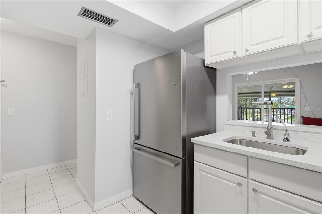 For Sale: $174,900 (1 beds, 1 baths, 680 Square Feet)