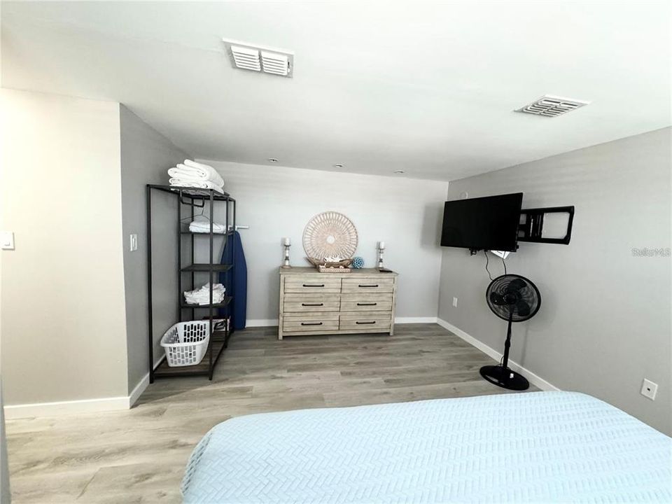 For Rent: $2,150 (2 beds, 2 baths, 867 Square Feet)