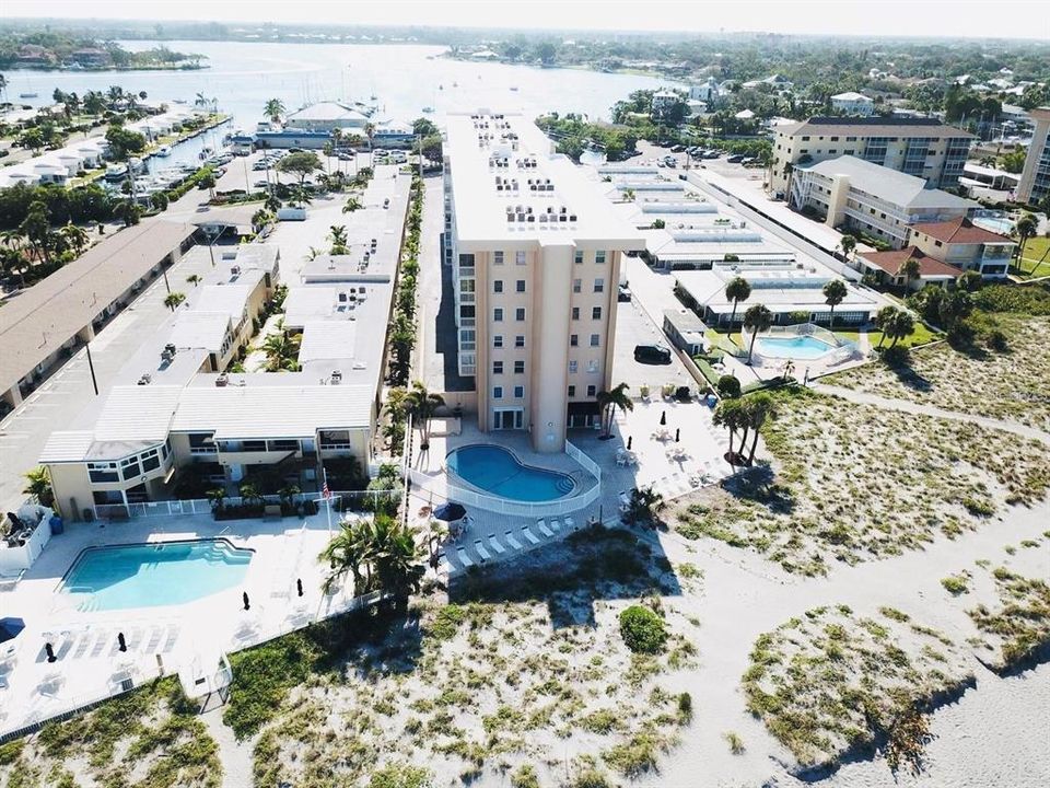 For Rent: $2,150 (2 beds, 2 baths, 867 Square Feet)