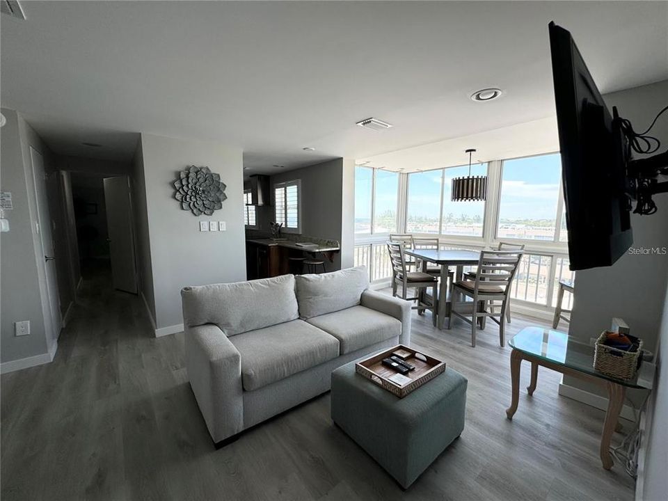 For Rent: $2,150 (2 beds, 2 baths, 867 Square Feet)
