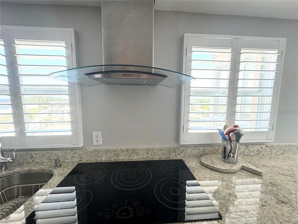 For Rent: $2,150 (2 beds, 2 baths, 867 Square Feet)