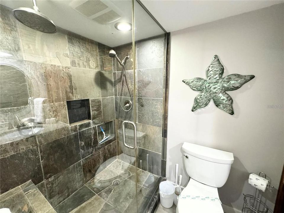 For Rent: $2,150 (2 beds, 2 baths, 867 Square Feet)
