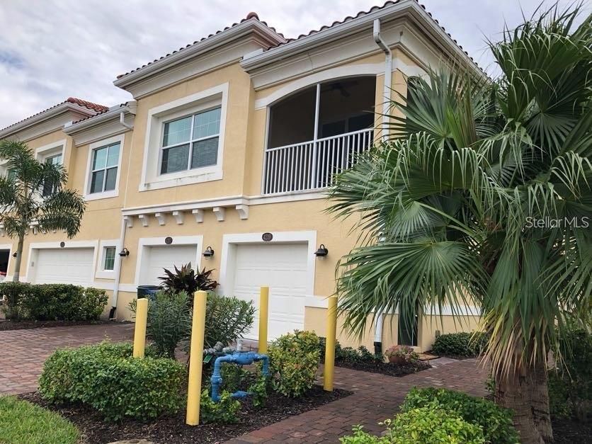 For Rent: $2,400 (2 beds, 2 baths, 1244 Square Feet)