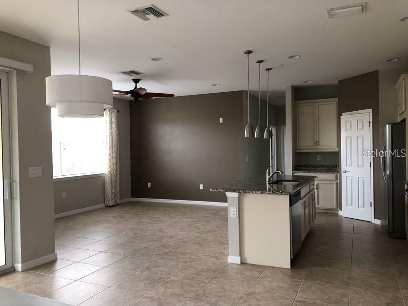 For Rent: $2,400 (2 beds, 2 baths, 1244 Square Feet)