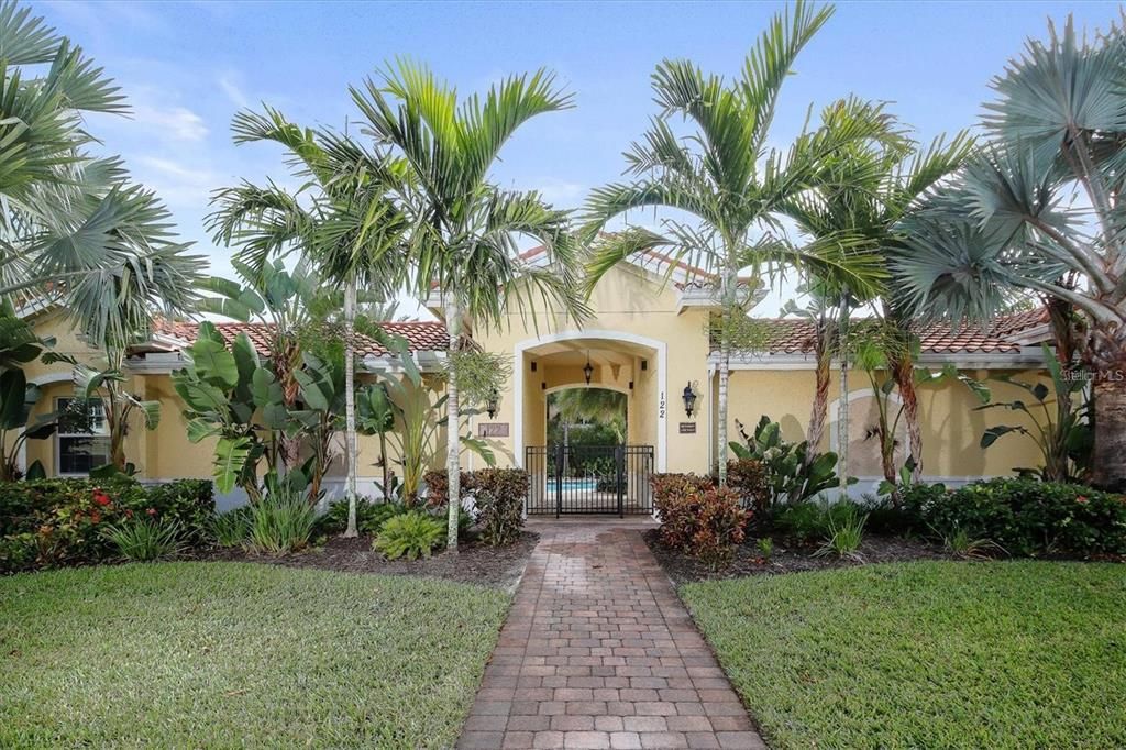 For Rent: $2,400 (2 beds, 2 baths, 1244 Square Feet)