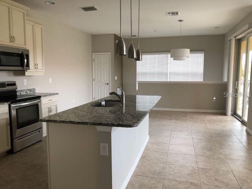 For Rent: $2,400 (2 beds, 2 baths, 1244 Square Feet)