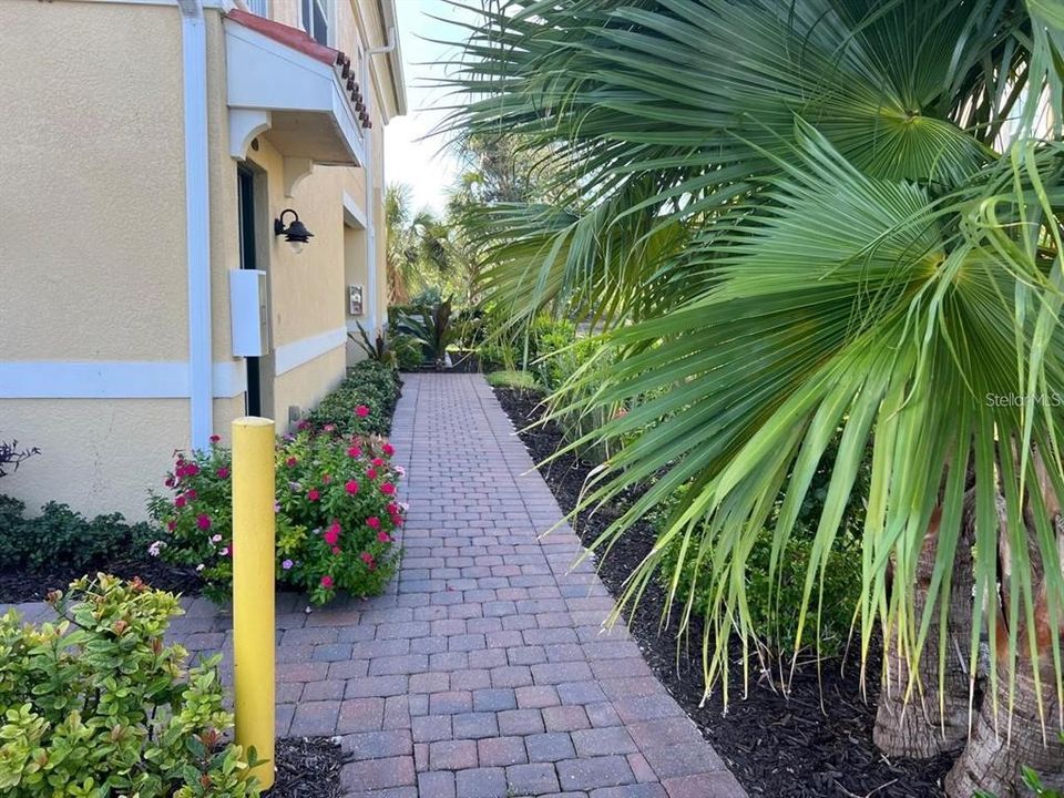 For Rent: $2,400 (2 beds, 2 baths, 1244 Square Feet)