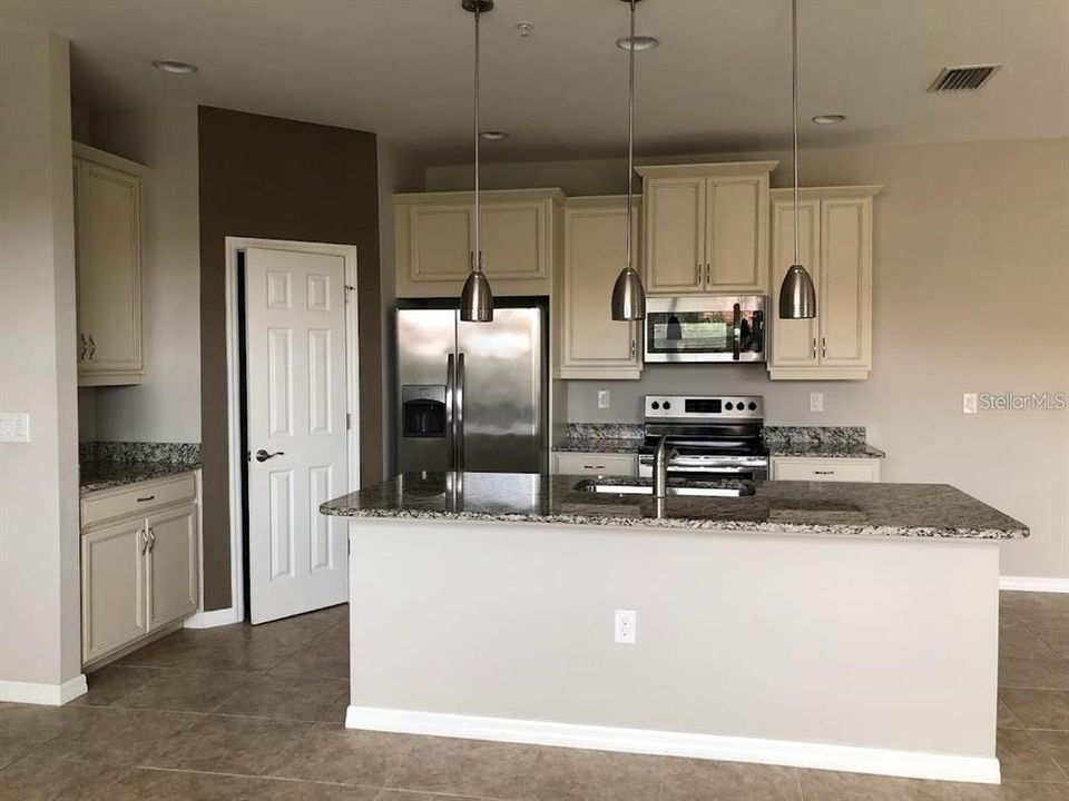 For Rent: $2,400 (2 beds, 2 baths, 1244 Square Feet)