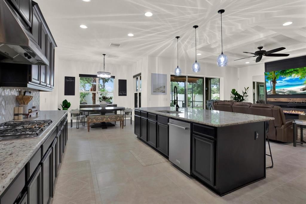 En Venta: $649,999 (4 camas, 3 baños, 3695 Pies cuadrados)