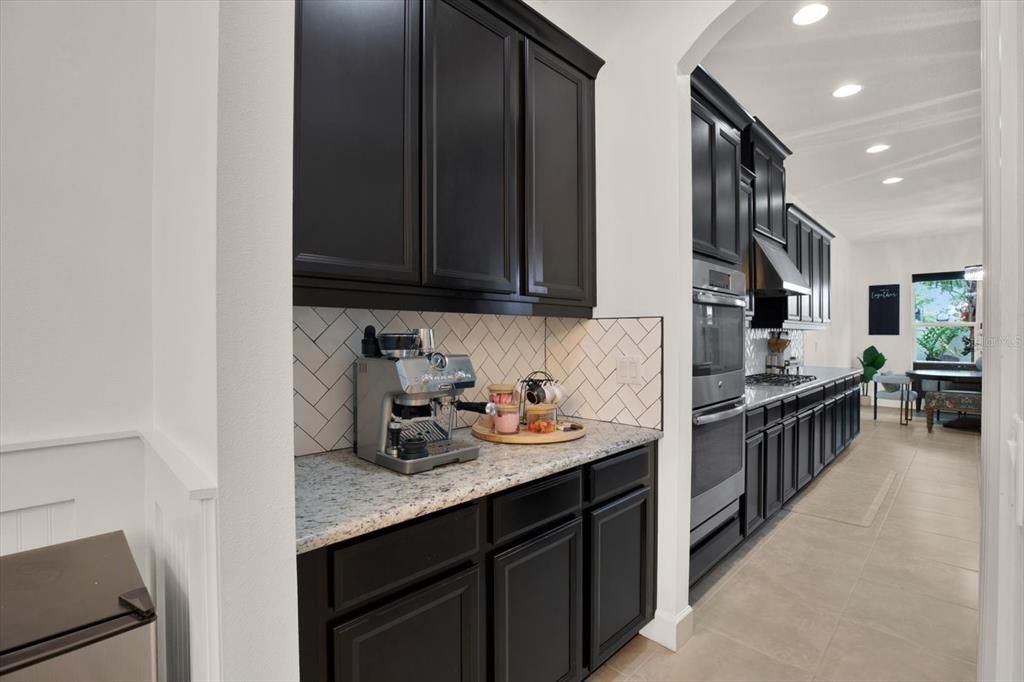 En Venta: $649,999 (4 camas, 3 baños, 3695 Pies cuadrados)