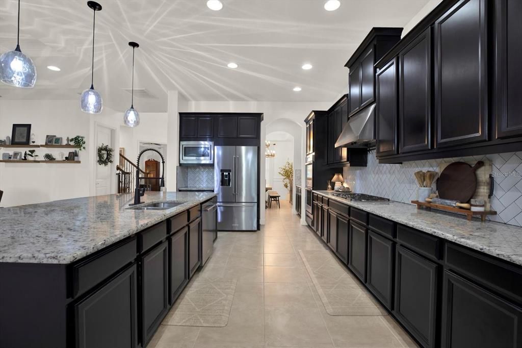 En Venta: $649,999 (4 camas, 3 baños, 3695 Pies cuadrados)