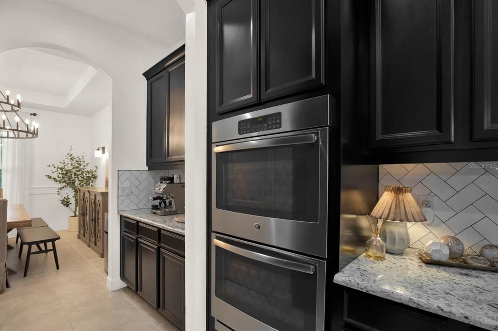 En Venta: $649,999 (4 camas, 3 baños, 3695 Pies cuadrados)
