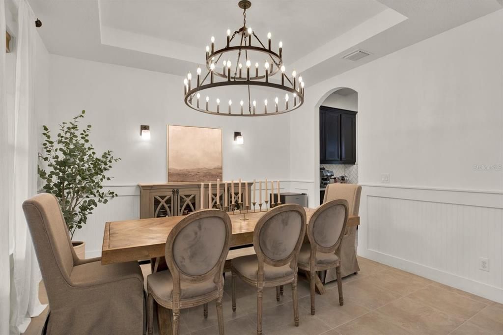 En Venta: $649,999 (4 camas, 3 baños, 3695 Pies cuadrados)