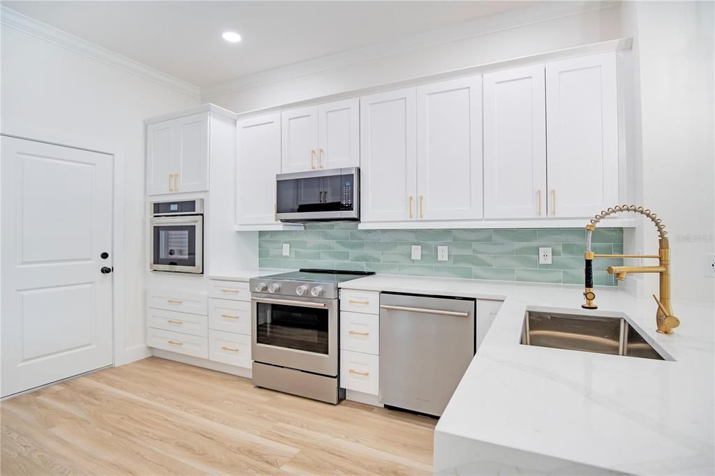 For Sale: $579,000 (3 beds, 2 baths, 1702 Square Feet)