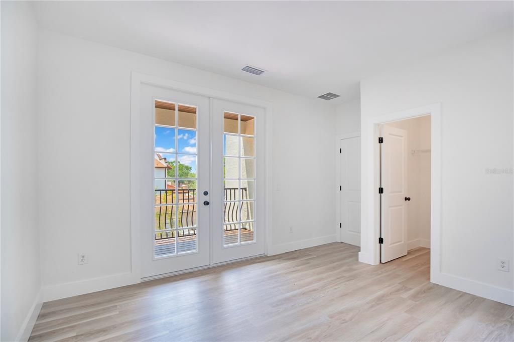 For Sale: $579,000 (3 beds, 2 baths, 1702 Square Feet)