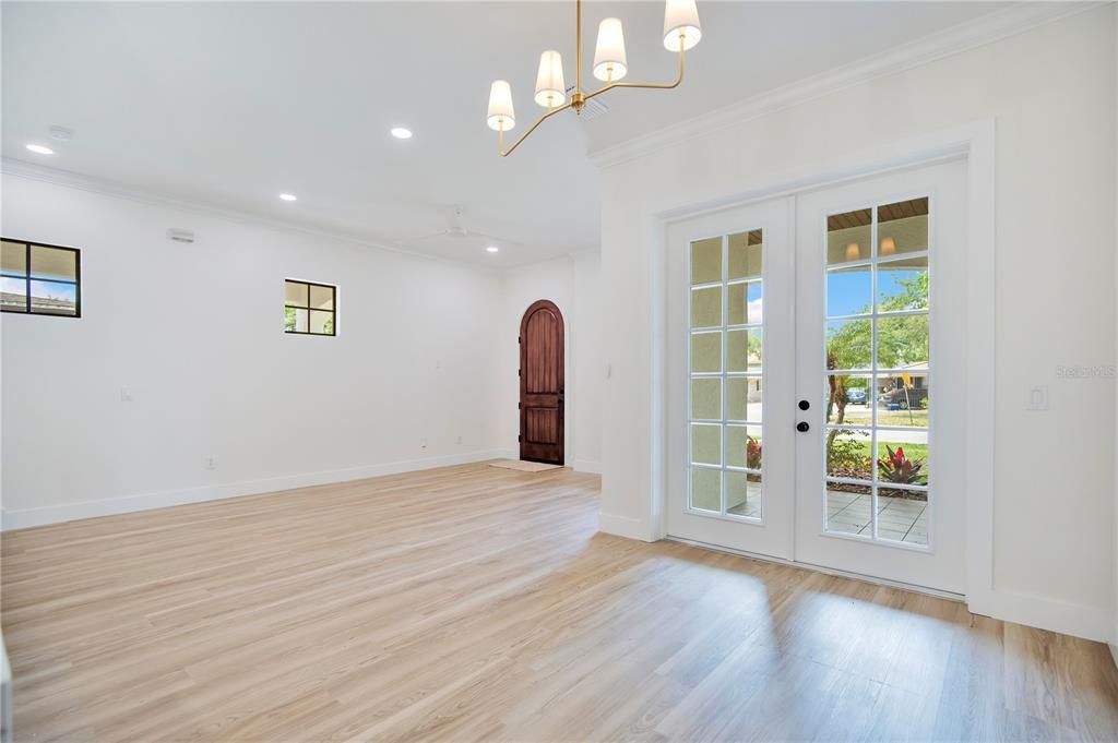 For Sale: $579,000 (3 beds, 2 baths, 1702 Square Feet)