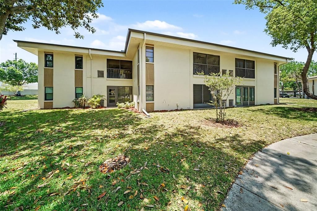 For Sale: $175,000 (2 beds, 2 baths, 1000 Square Feet)