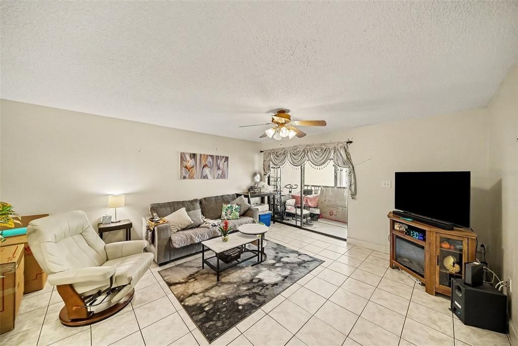 For Sale: $175,000 (2 beds, 2 baths, 1000 Square Feet)