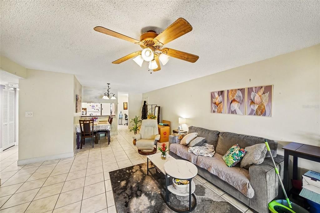 For Sale: $175,000 (2 beds, 2 baths, 1000 Square Feet)