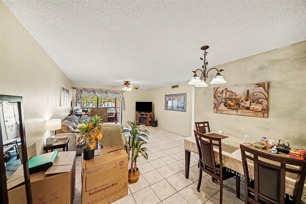 For Sale: $175,000 (2 beds, 2 baths, 1000 Square Feet)