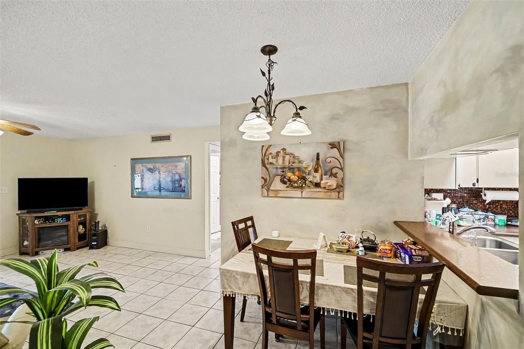 For Sale: $175,000 (2 beds, 2 baths, 1000 Square Feet)