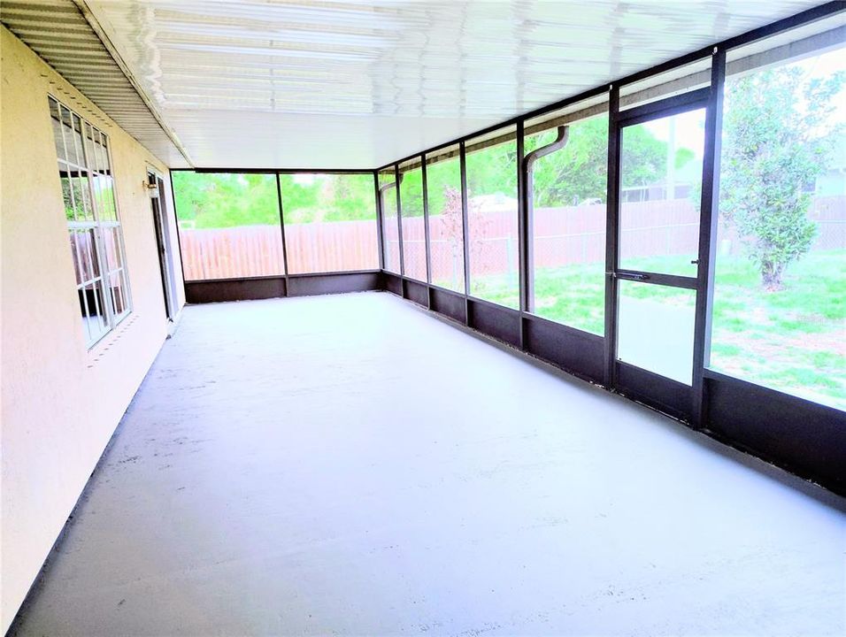 Active With Contract: $249,900 (3 beds, 2 baths, 1592 Square Feet)