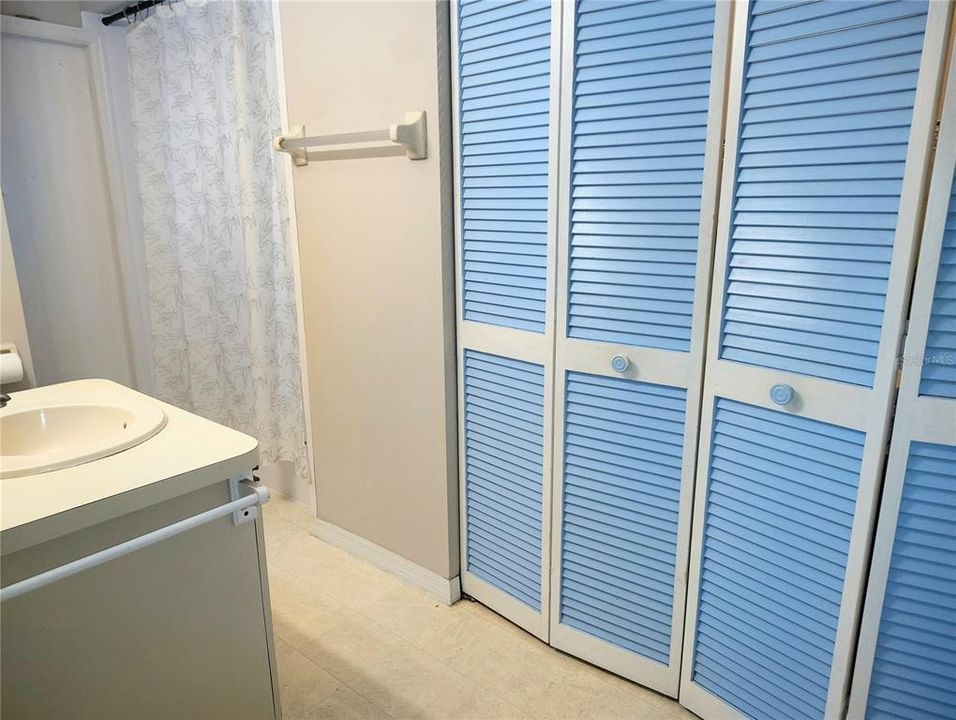 Active With Contract: $249,900 (3 beds, 2 baths, 1592 Square Feet)