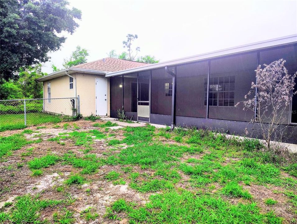 Active With Contract: $249,900 (3 beds, 2 baths, 1592 Square Feet)