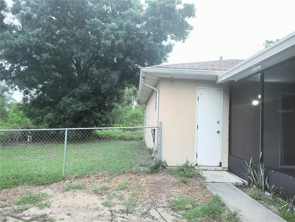 Active With Contract: $249,900 (3 beds, 2 baths, 1592 Square Feet)