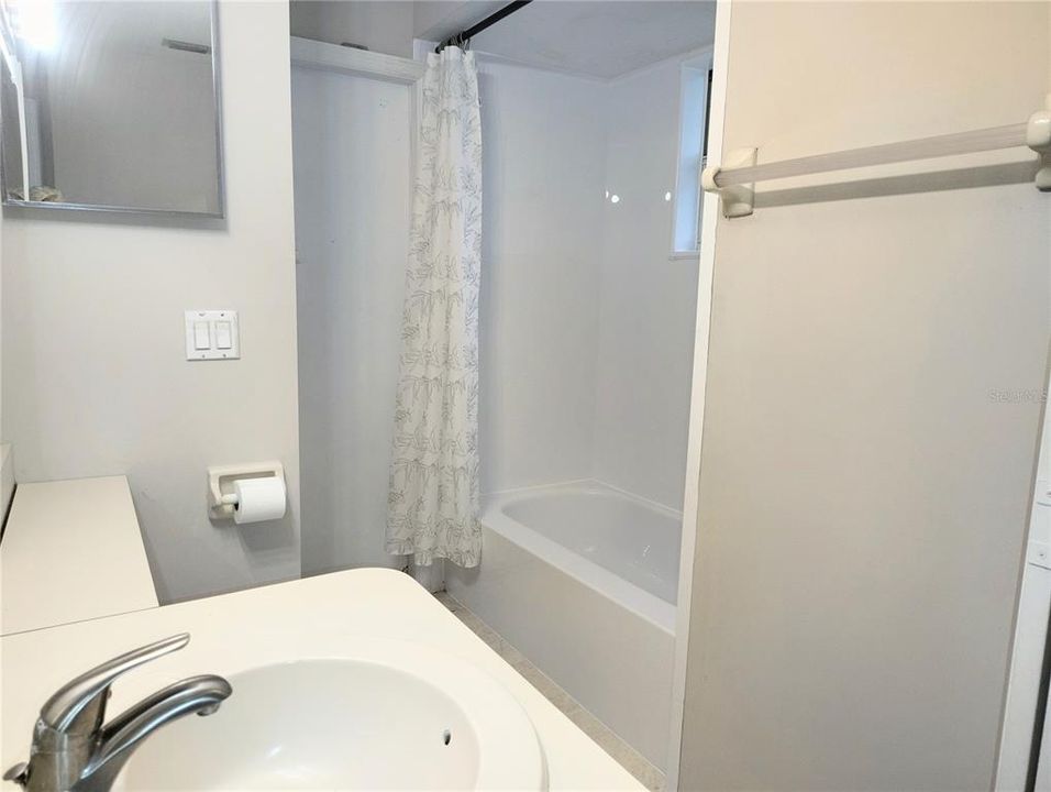 Active With Contract: $249,900 (3 beds, 2 baths, 1592 Square Feet)
