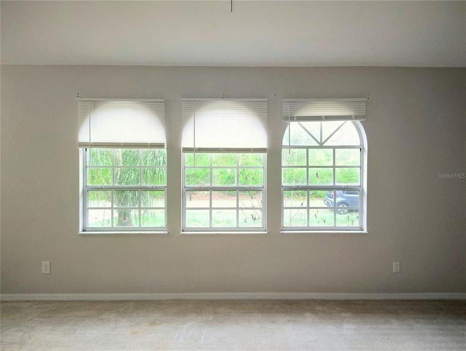 Active With Contract: $249,900 (3 beds, 2 baths, 1592 Square Feet)