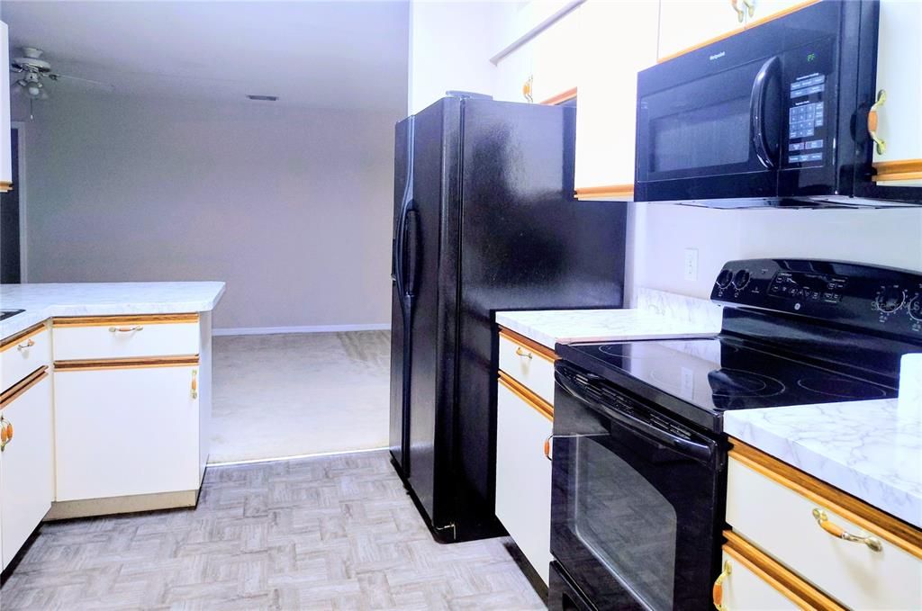 Active With Contract: $249,900 (3 beds, 2 baths, 1592 Square Feet)