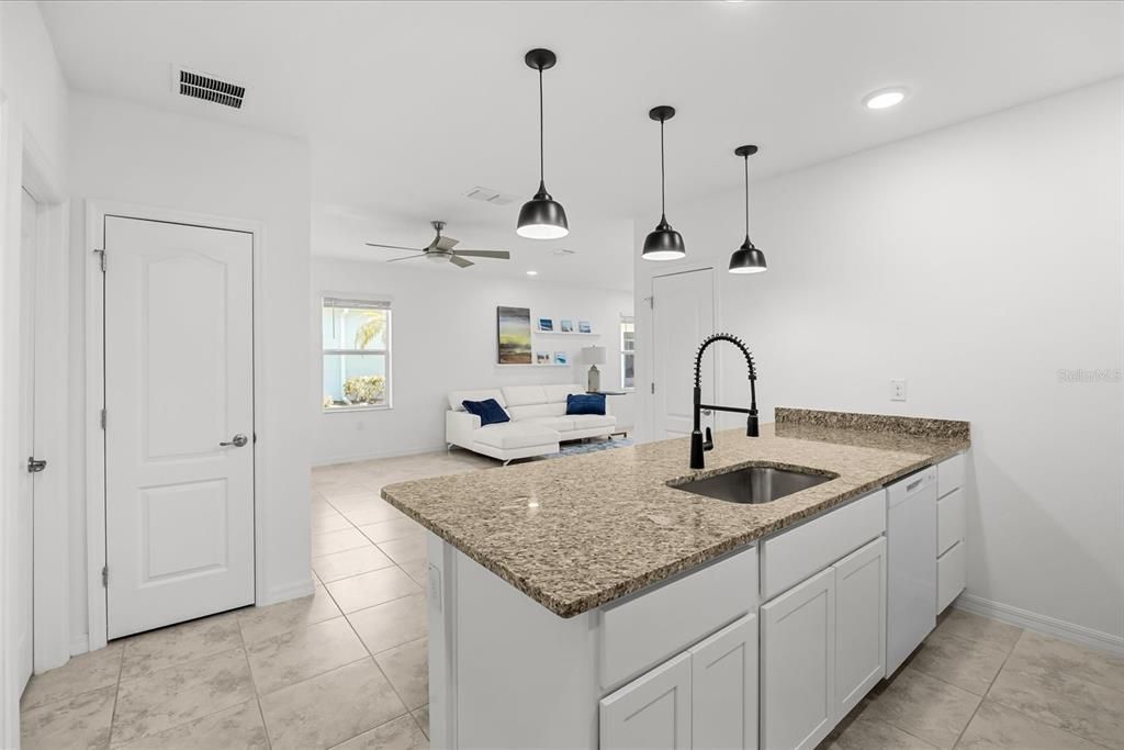 En Venta: $324,900 (2 camas, 2 baños, 1400 Pies cuadrados)