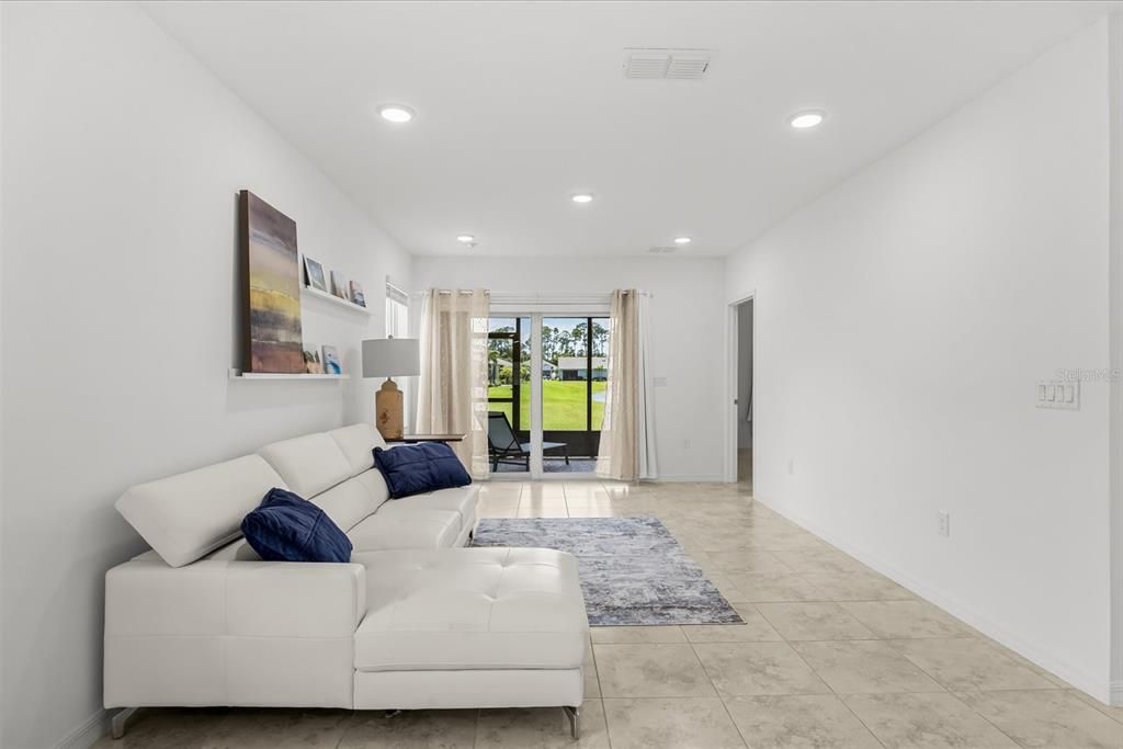 En Venta: $324,900 (2 camas, 2 baños, 1400 Pies cuadrados)