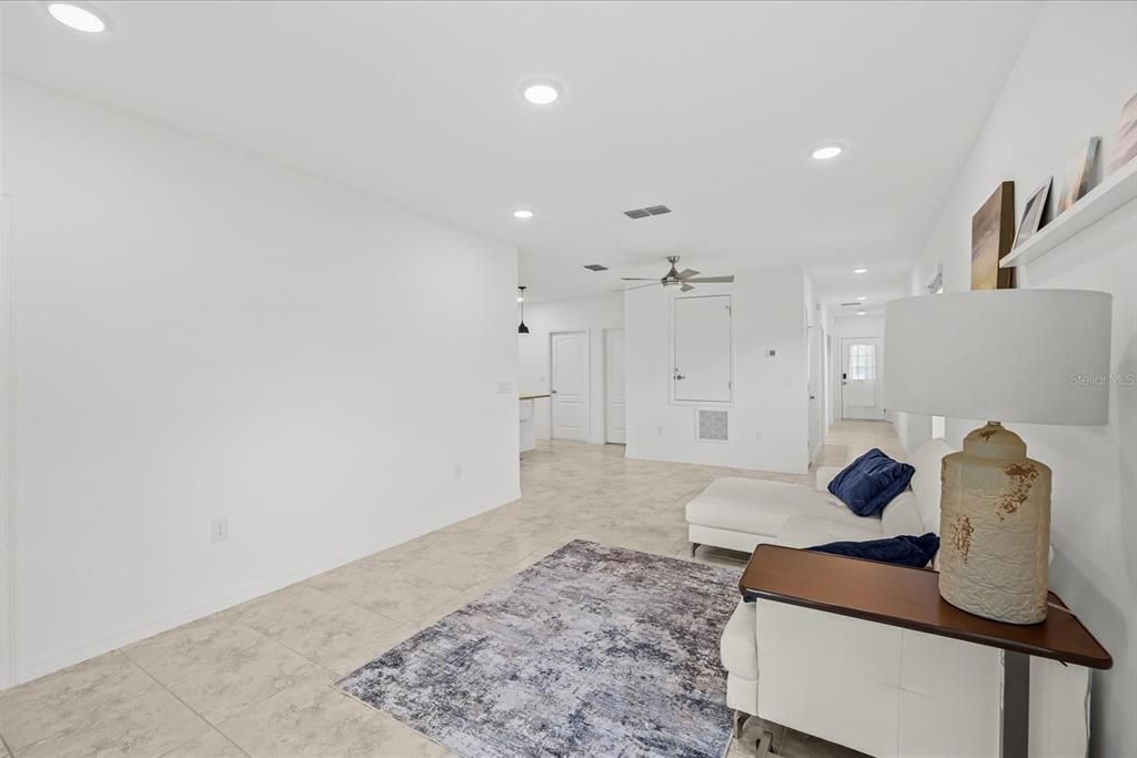 En Venta: $324,900 (2 camas, 2 baños, 1400 Pies cuadrados)