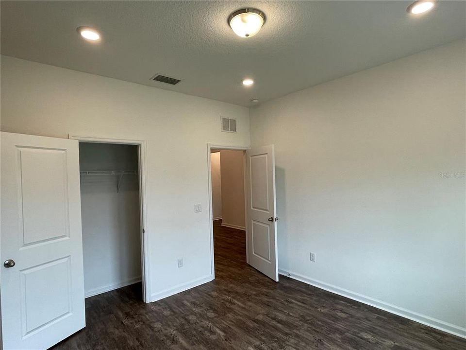 En Venta: $329,000 (4 camas, 2 baños, 1926 Pies cuadrados)