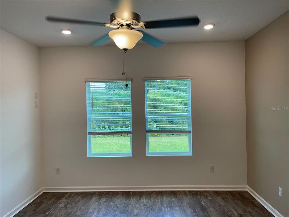 En Venta: $329,000 (4 camas, 2 baños, 1926 Pies cuadrados)