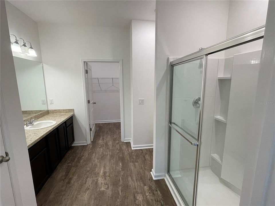 En Venta: $329,000 (4 camas, 2 baños, 1926 Pies cuadrados)